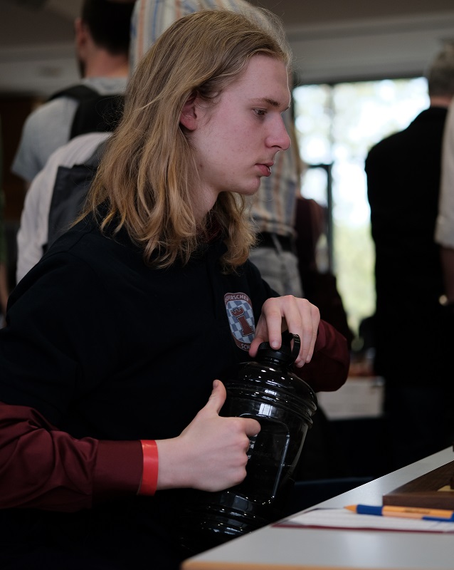 Johannes mit 5l Flasche