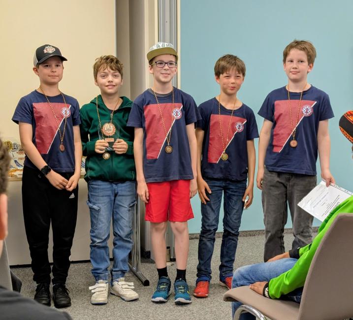 U12